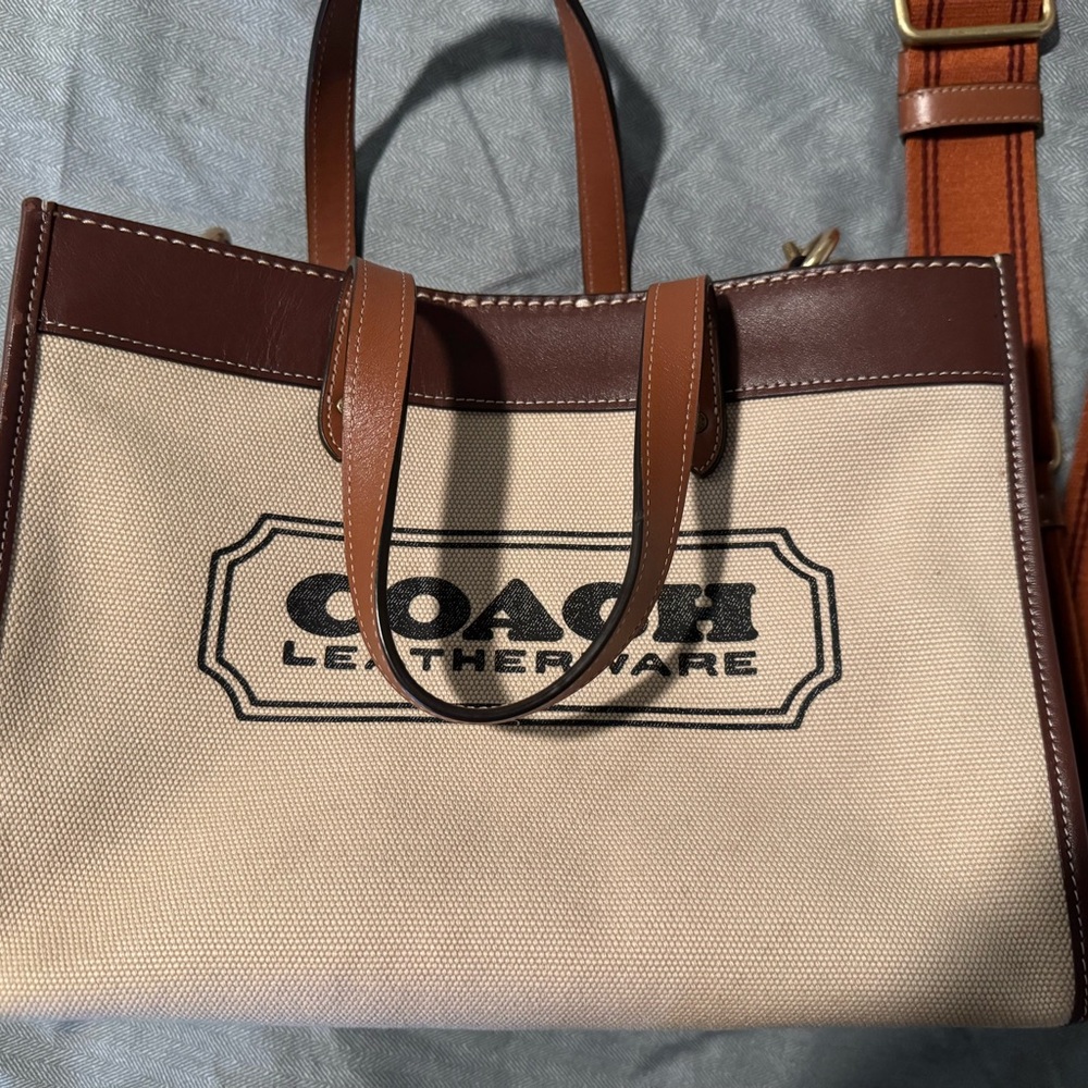 Coach Field Tote 👜